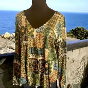 Jane and Delancey Rayon Top in Green Pattern Size Medium